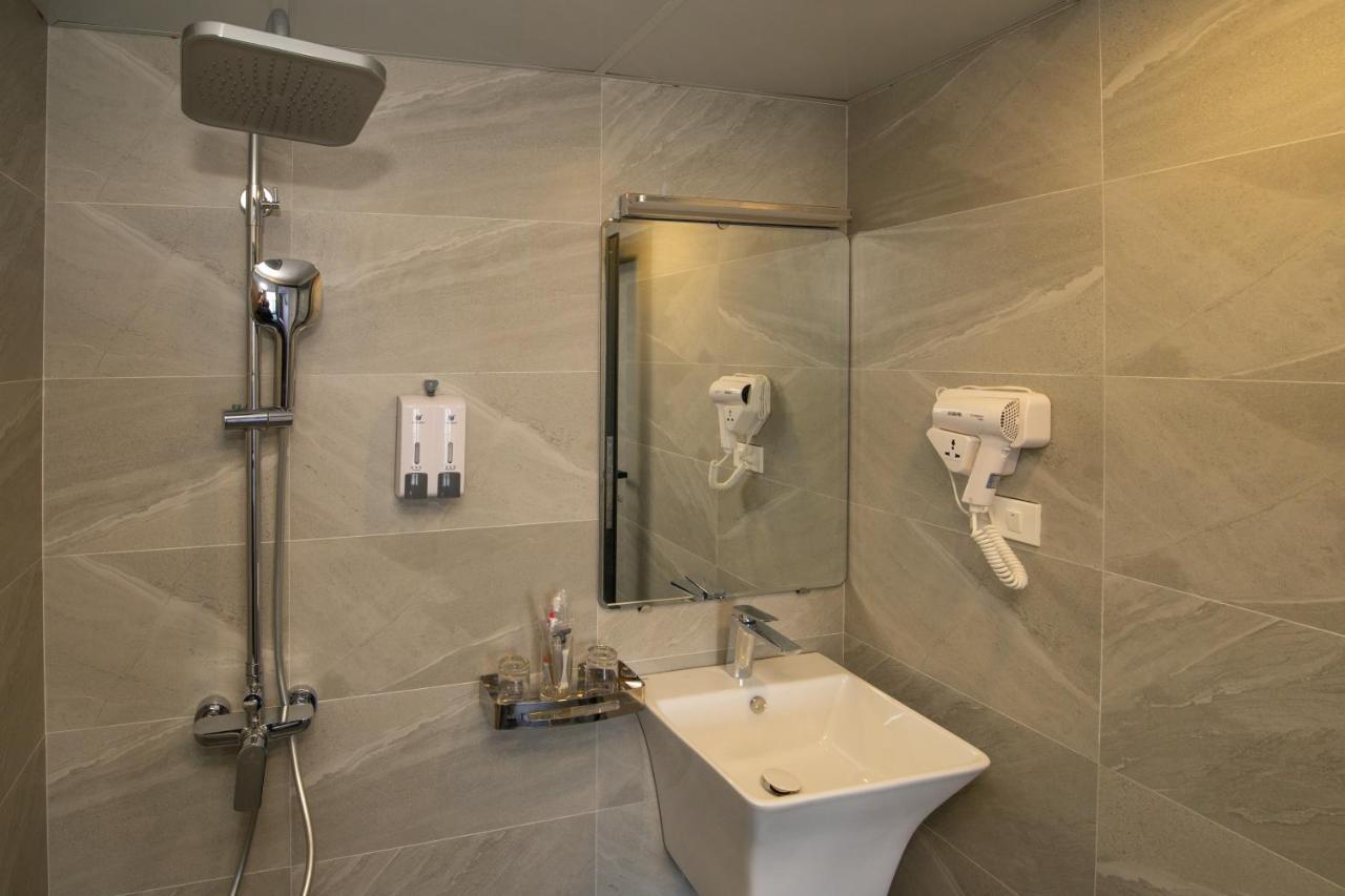 Lake View Hotel Ханой Екстериор снимка